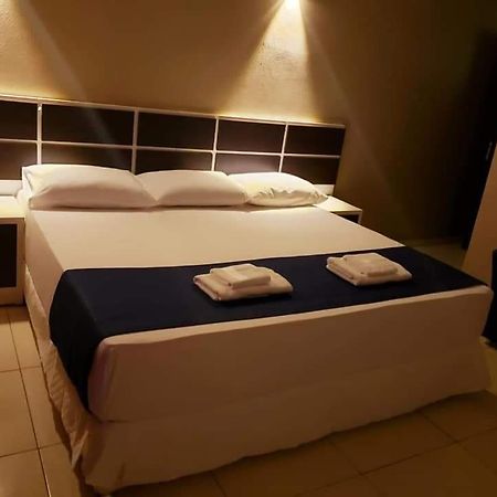 Hotel Llamosas ซิวดัดเดลเอสเต ภายนอก รูปภาพ